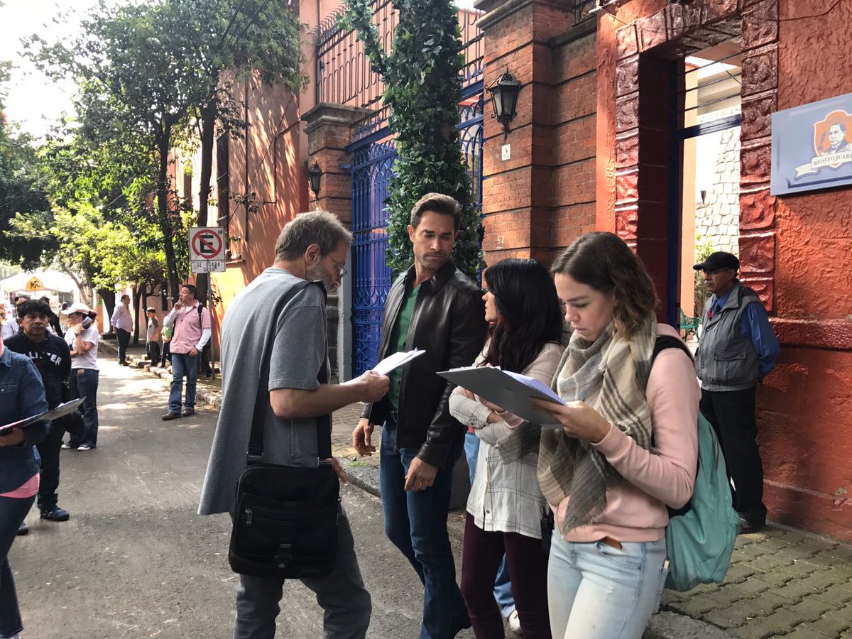 @MaiteOficial y @sebastianrulli  ensayando con el director de escena #BenjamínCann #PapáaTodaMadre