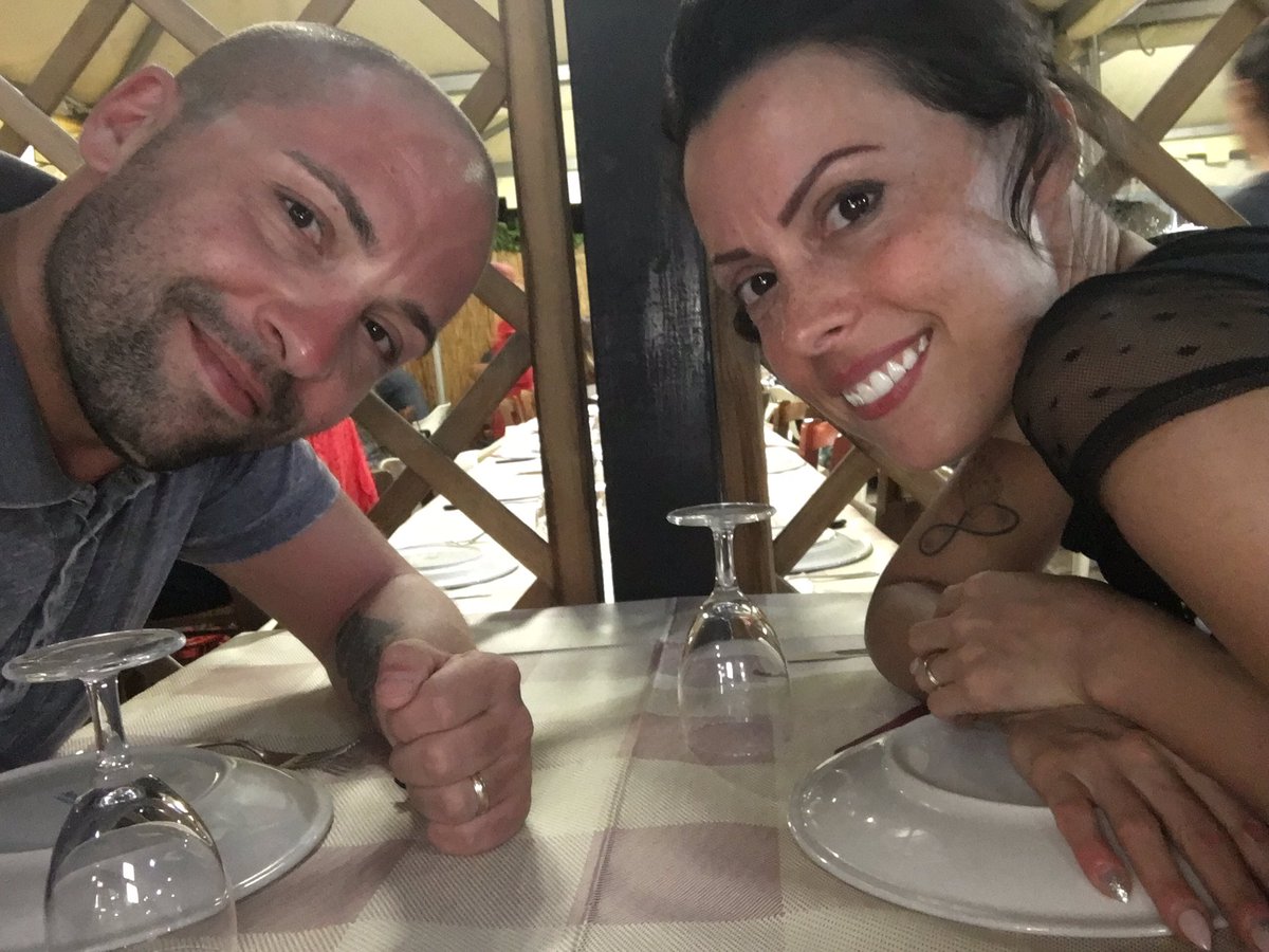 AccardiDanilo's tweet photo. Buona cena ragazzuoli😋
Stasera per noi pizza alla pala dopo 2 giorni di pesce un piccolo sgarretto serale ci sta🔝
Buona serata belliiiiii💪🏻 https://t.co/gDEvqEyb11