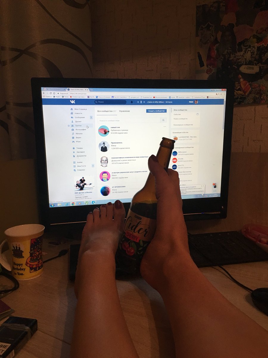 AUEotsos's tweet photo. Нахожусь на том жизненном этапе, когда после работы очень круто и вообще кайфарик с мемасиками и вишневым сидром https://t.co/3Ub0B66H1w