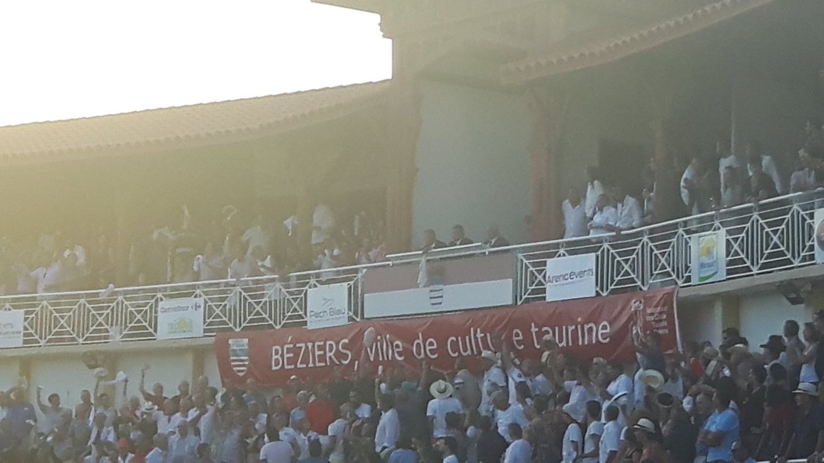 BerenLabit's tweet photo. #Miura #Beziers #AlRecibir #cestlamode #onsenfoutdutoro #JuanBautista #triomphalisme https://t.co/luDiJVrn8n