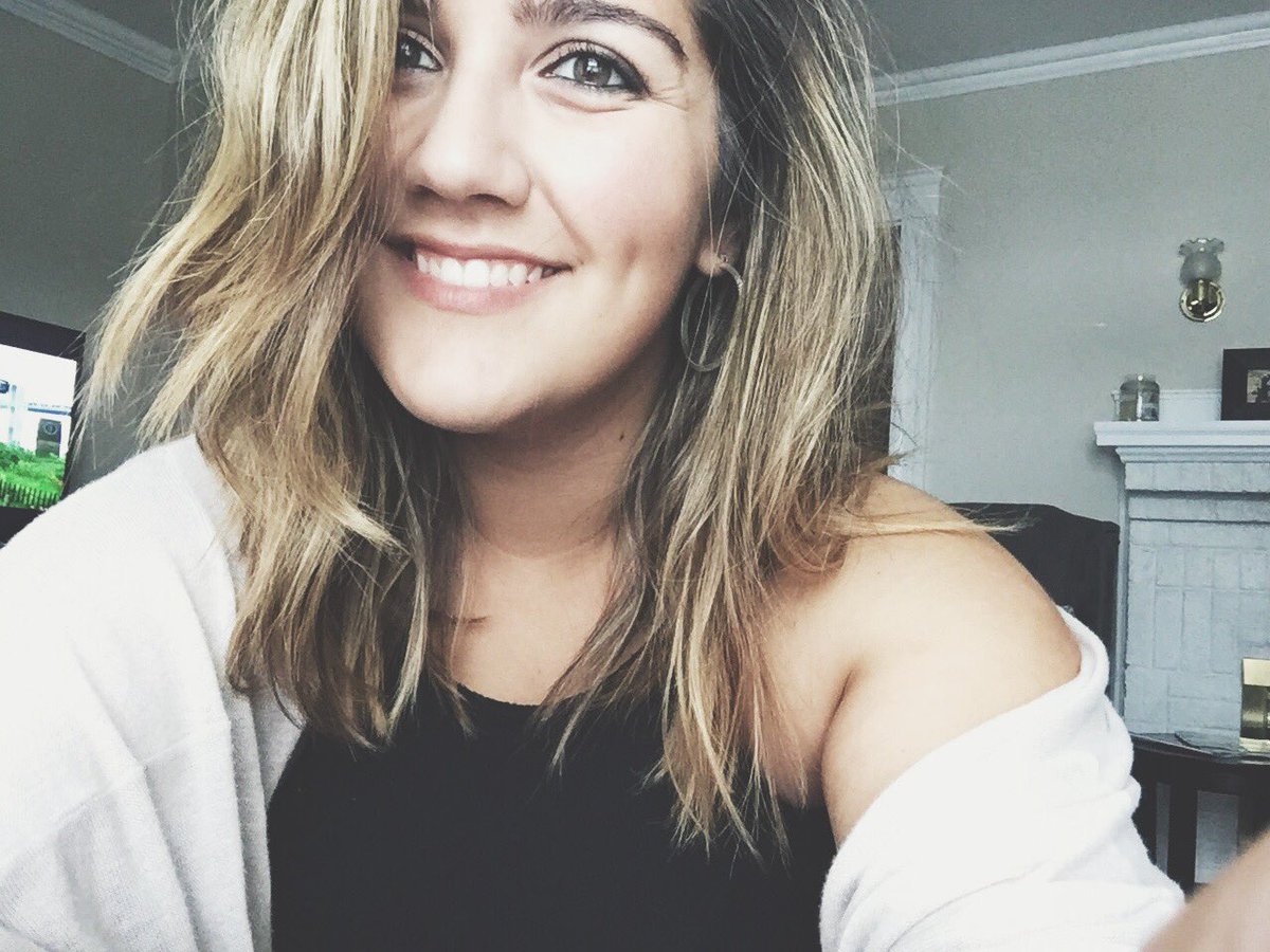 lifewithashIey's tweet photo. I want to try something new...So this selfie is for me, because I think I'm beautiful.
Now it's your turn; YOU are worth it
#SelfiesForMe https://t.co/xaGpYLzENE