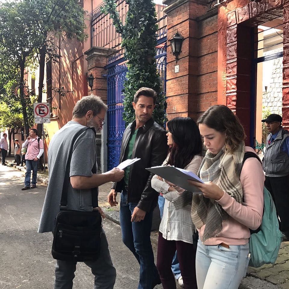 “@maitepb y @sebastianrulli ensayando con el director de escena #BenjamínCann #PapáaTodaMadre” vía @papaatmof próx… ift.tt/2uMbYS8