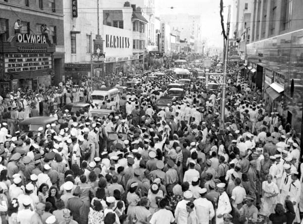 MiamiDadeBCC's tweet photo. #TodayInHistory: August 15, 1945—Crowds on Flagler Street in Downtown Miami celebrating World War II victory. #WWII #VJDAY https://t.co/guS0KbF2A7