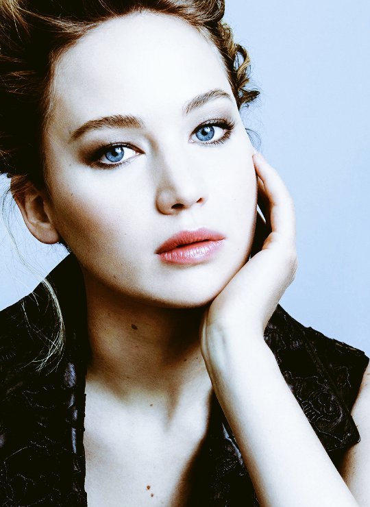 The beautiful and talented actrees Jennifer Lawrence celebrates 27 years. HAPPY BIRTHDAY 