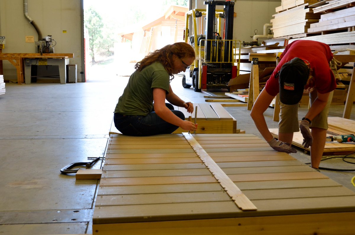 WSUsolardec2017's tweet photo. All 52 decking modules have been completed!

#composite #decks #EnCity #SolarDecathon #flatpack #modular https://t.co/CSIaTqpR9C