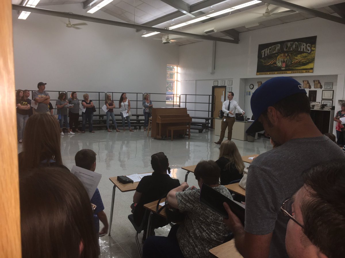 FestusR6Supt's tweet photo. Great Turnout for HS Open House. #R6Strong https://t.co/Prb3TBIFkt