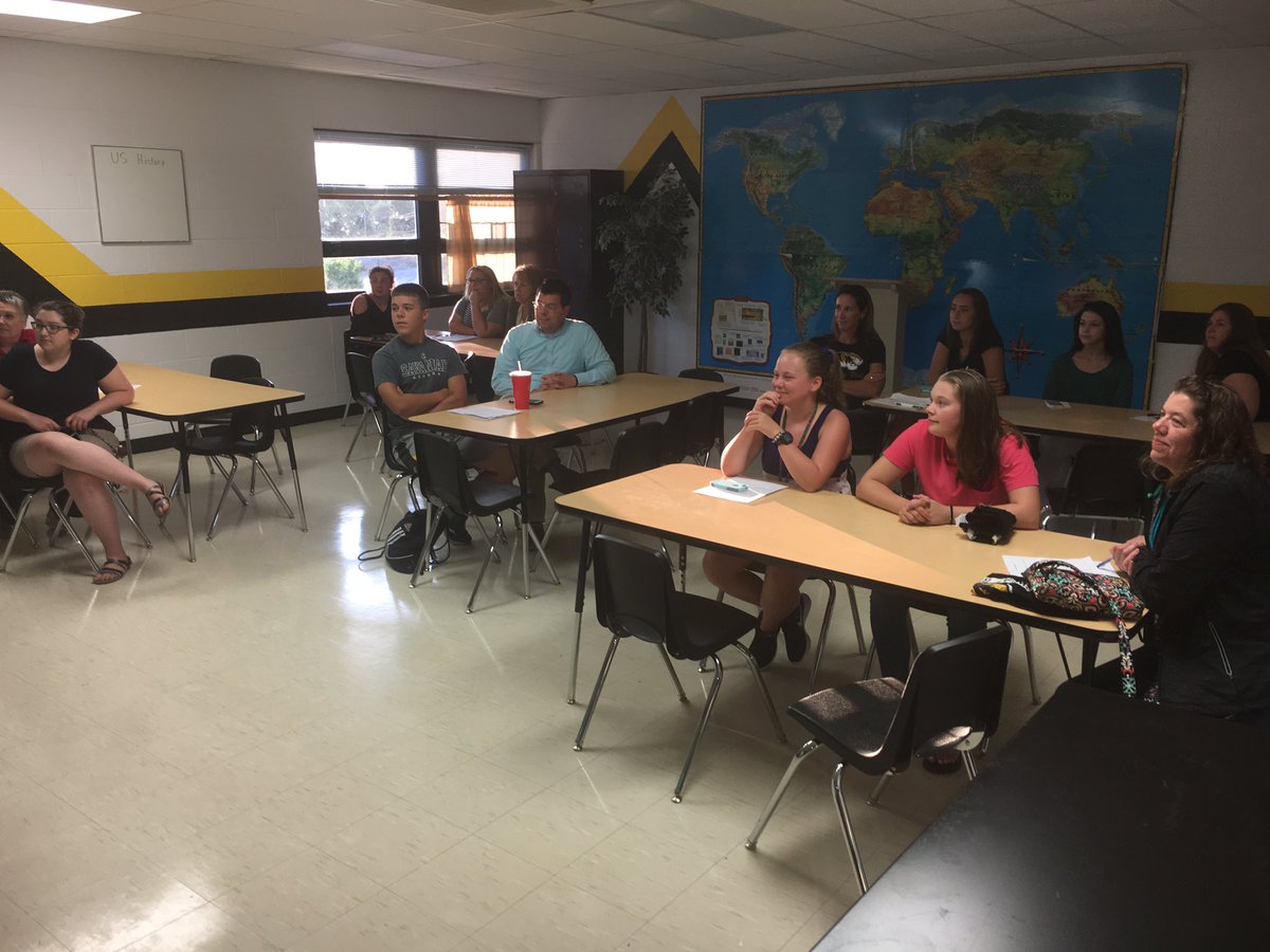 FestusR6Supt's tweet photo. Great Turnout for HS Open House. #R6Strong https://t.co/Prb3TBIFkt