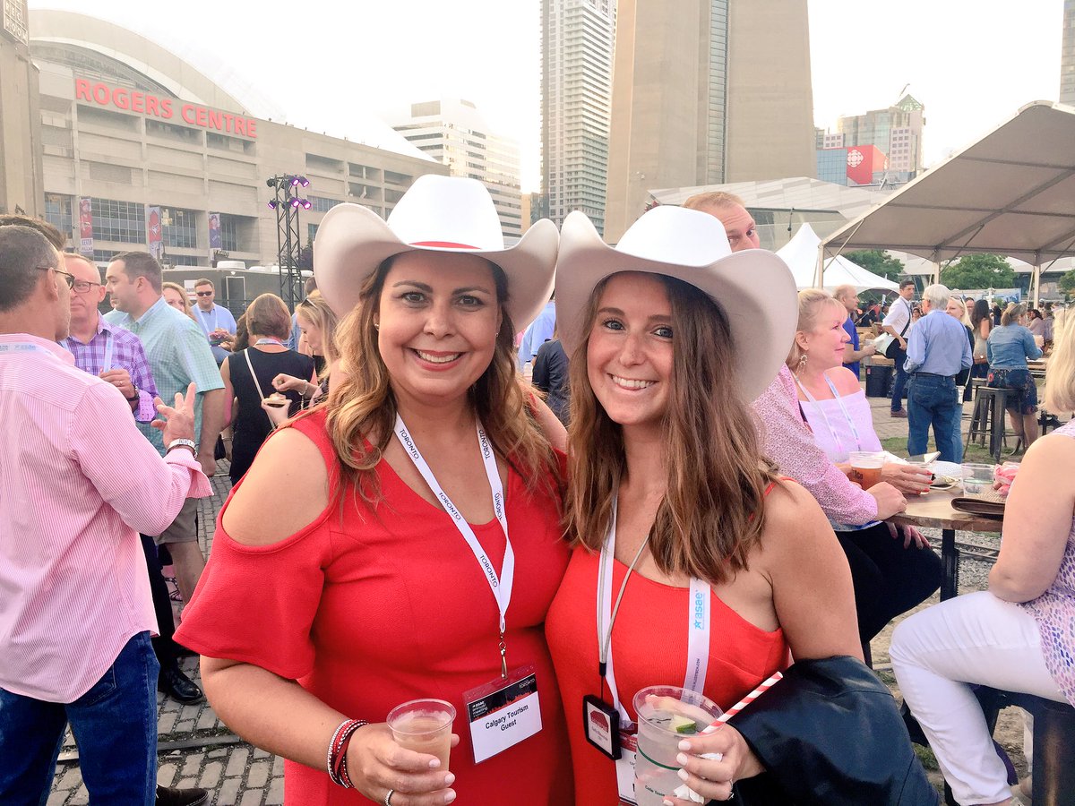 carlyxsilber's tweet photo. A little bit of #Calgary in #Toronto @MeetingsCalgary. Great seeing you pretty lady @monizcmp #ASAE17 #eventprofs https://t.co/g2HPeg9R2R
