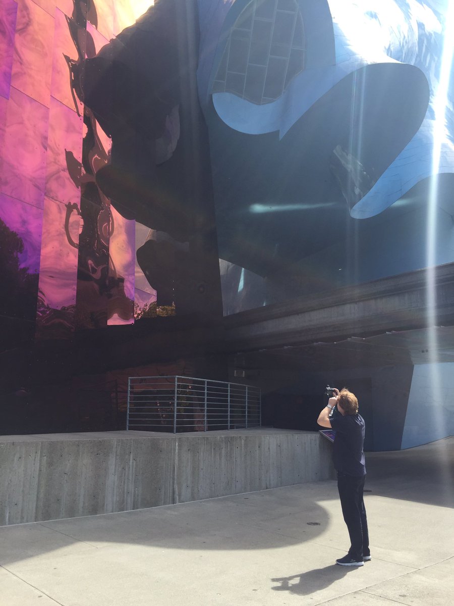 kirstyriddelluk's tweet photo. #funday at the #popmuseum #seattle 😎🎤🎸🎼 #TravelTuesday #Museums #travel #travelingartist #artist #FamilyDay #family #familyabroad https://t.co/WxBemeyrpg