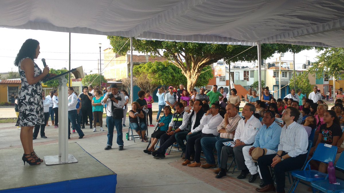 irapuatogob's tweet photo. Ana María es una de las beneficiadas del programa #PintaVertical y agradece por cambiar la imágen de la zona grandemente. #IrapuatoAvan2a https://t.co/ZMq4nvXtnX