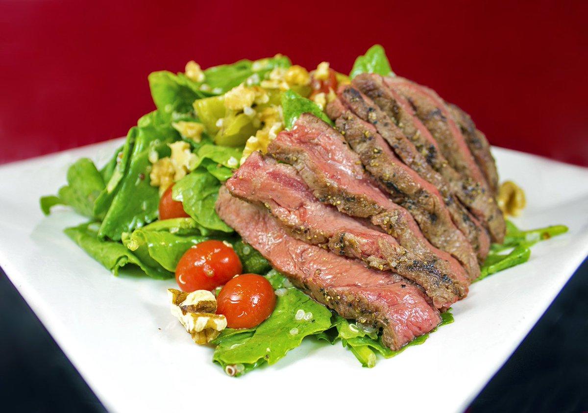 Bistro_39's tweet photo. #Organic Kale Quinoa Steak Salad makes our mouths water.

#EatSanDiego #DiningOutSD https://t.co/dpB5IejORP