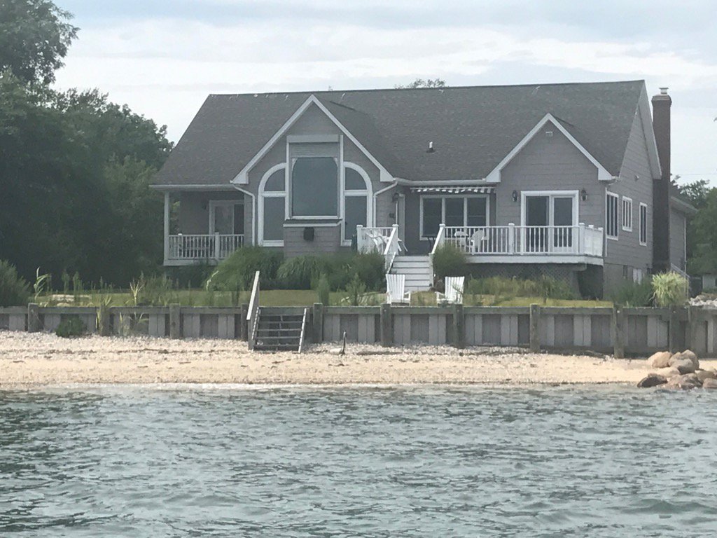 Boziotis's tweet photo. #Waterfront #home4sale in #eastmarion on #northfork #askbasil for details #nofo @colombosdooley https://t.co/g3jdP1Qrgy
