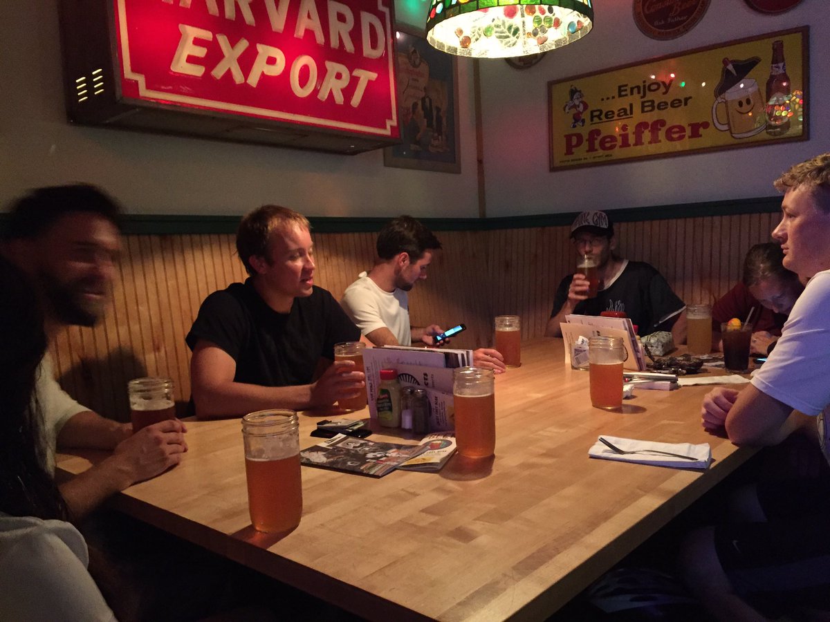 Dead_ultimate's tweet photo. Dead Reckoning after practice. Talls for Smalls! @GreatLostBear #ulttimate #frisbee #bestteaminportland https://t.co/BE6dmkmh2J