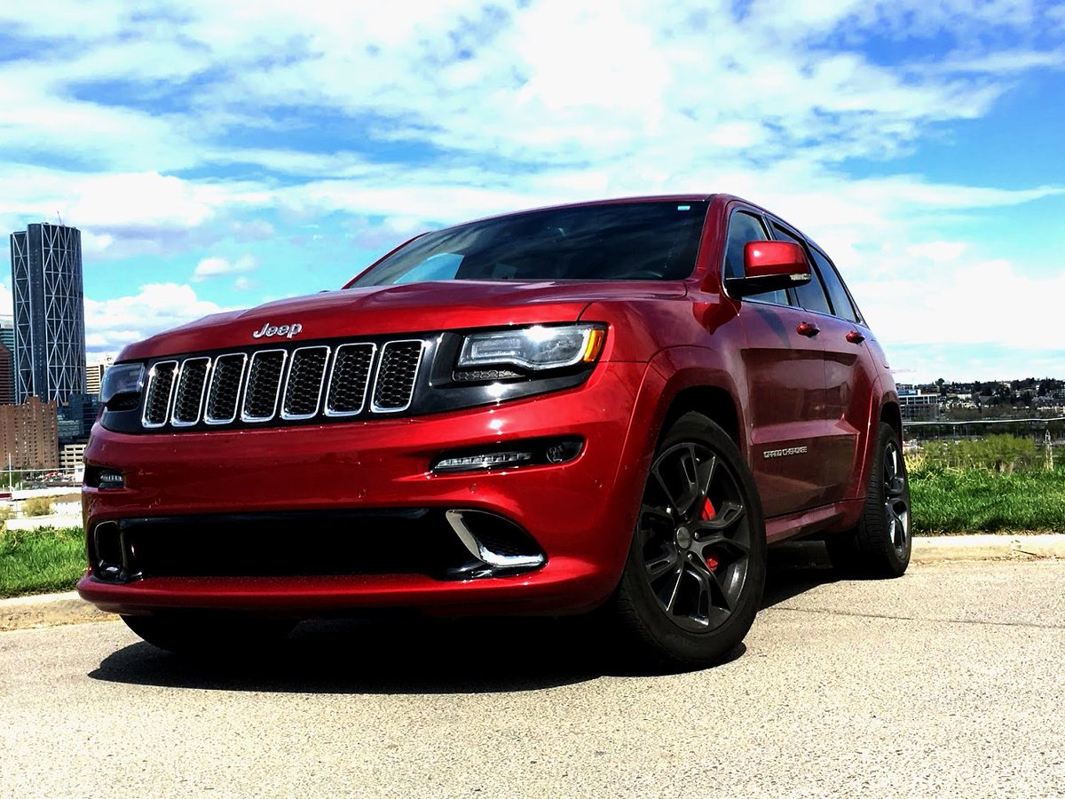 Picture of my friend's <a href="/Jeep/">Jeep</a> #GrandCherokeeSRT in that glossy dark red. 👌
@FiatChrysler_NA 
<a href="/driveSRT/">SRT</a> 
#Jeep
#SRT8