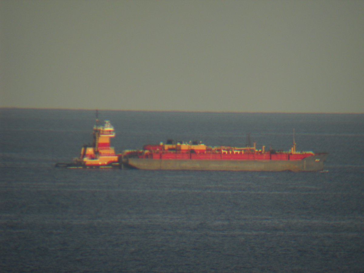freightboy1's tweet photo. #tugboat LAURIE ANN #REINAUER w empty #fuel barge dest #Port_Arthur   taken from #Miami_Beach https://t.co/Gb96QYwDGB