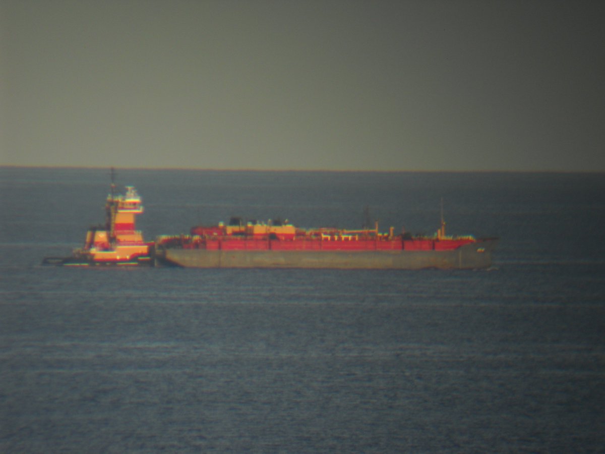 freightboy1's tweet photo. #tugboat LAURIE ANN #REINAUER w empty #fuel barge dest #Port_Arthur   taken from #Miami_Beach https://t.co/Gb96QYwDGB