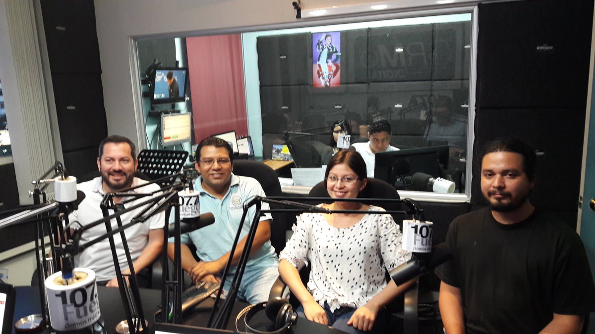 culturasv's tweet photo. Compañeros del @sistemaSEC se encuentran en #LaTardeSinEstrés de @1077Fuego para hablar de las #Audiciones2017 https://t.co/1jjxYyvCLh