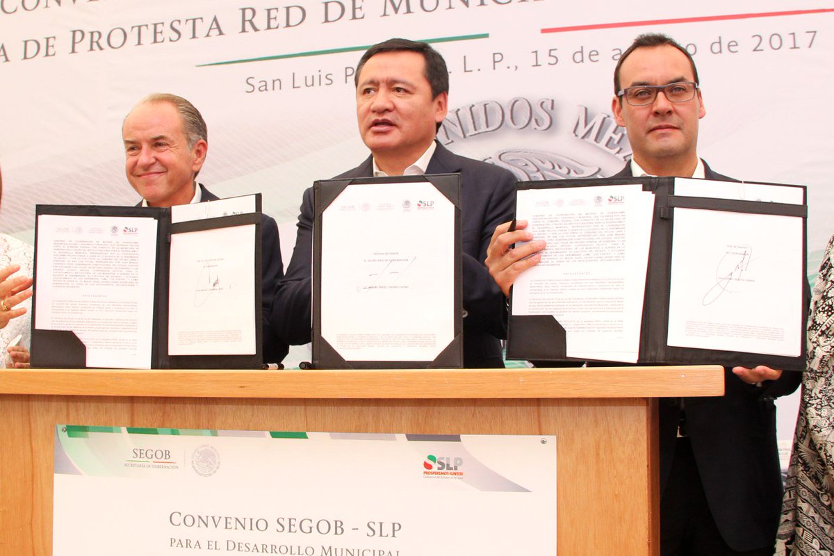 JMCarrerasSLP's tweet photo. Firmamos convenio con @SEGOB_mx e @INAFED_Mx para fortalecer federalismo en ayuntamientos y desarrollo municipal en #SLP. #ProsperemosJuntos https://t.co/NRntQ6MBJw