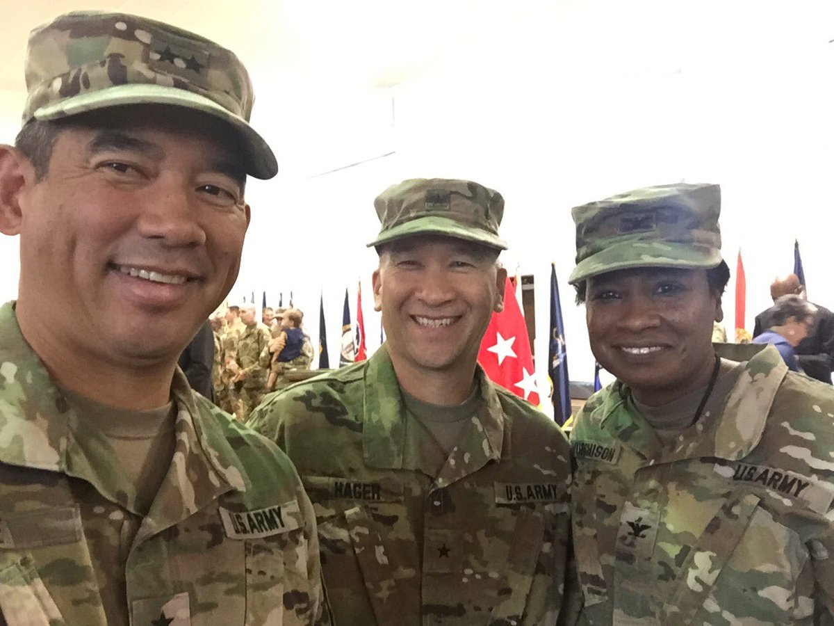 GarrettYee's tweet photo. Great catching up with friends from the 335th! #335th #TeamSignal https://t.co/CpopmhLVRd