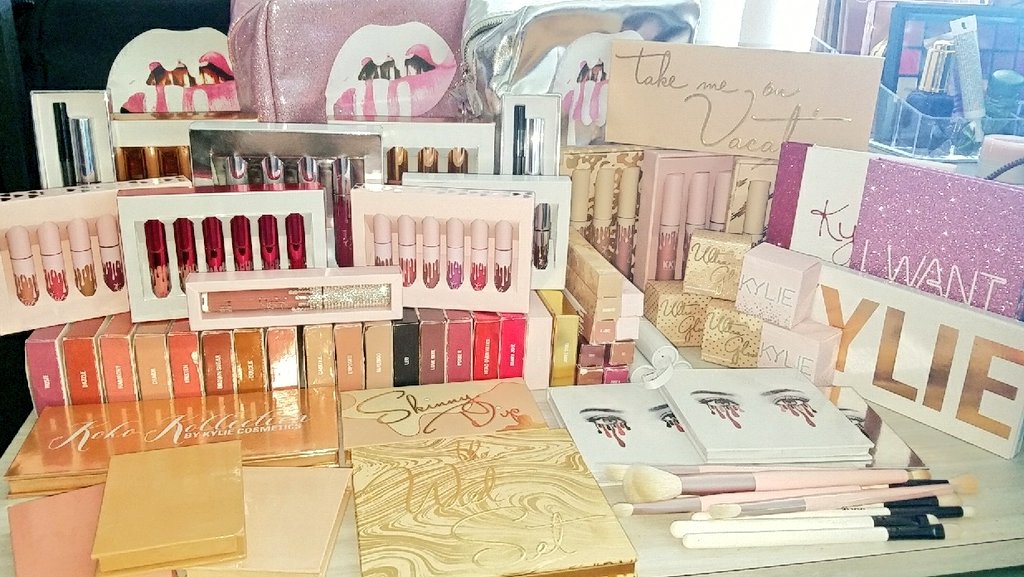 KrisJoyy's tweet photo. I love @kyliecosmetics @KylieJenner makeup. I have a very unhealthy addiction https://t.co/pSdRCgtX3Q