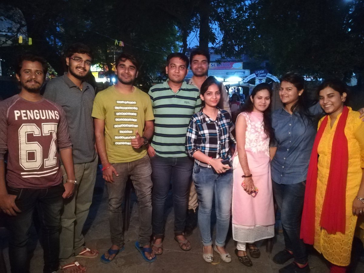 AnkitShah09's tweet photo. We started our blessed childhood together. God's grace,dignity,Goodwill takes us to the new heights. Keeping the memories alive
#manymissing https://t.co/ovW6572GtP