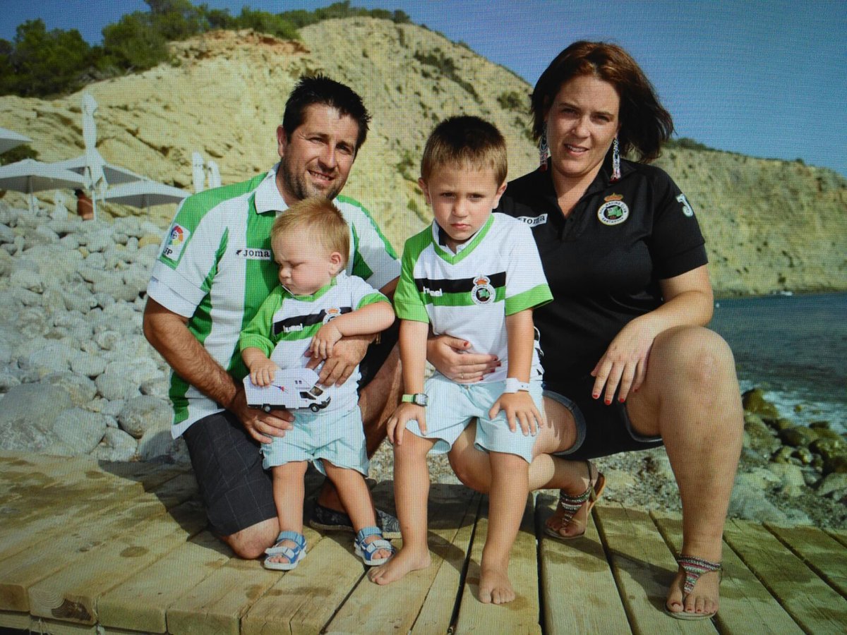 barmanweb's tweet photo. #RacinguistasPorElMundo  desde el @BlueMarlinUAE  de Ibiza cogiendo fuerzas para el domingo @realracingclub https://t.co/kSglsADM39