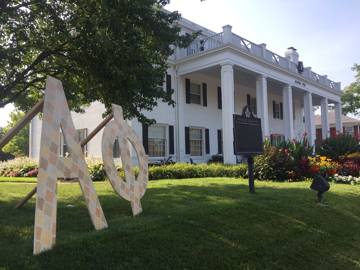 MUfeelin22's tweet photo. We are so blessed to have such amazing chapters on our campus! GROUP 22 HAS VISITED EVERY HOUSE!! #MIZPHA17 https://t.co/8Rhq7KOxxy