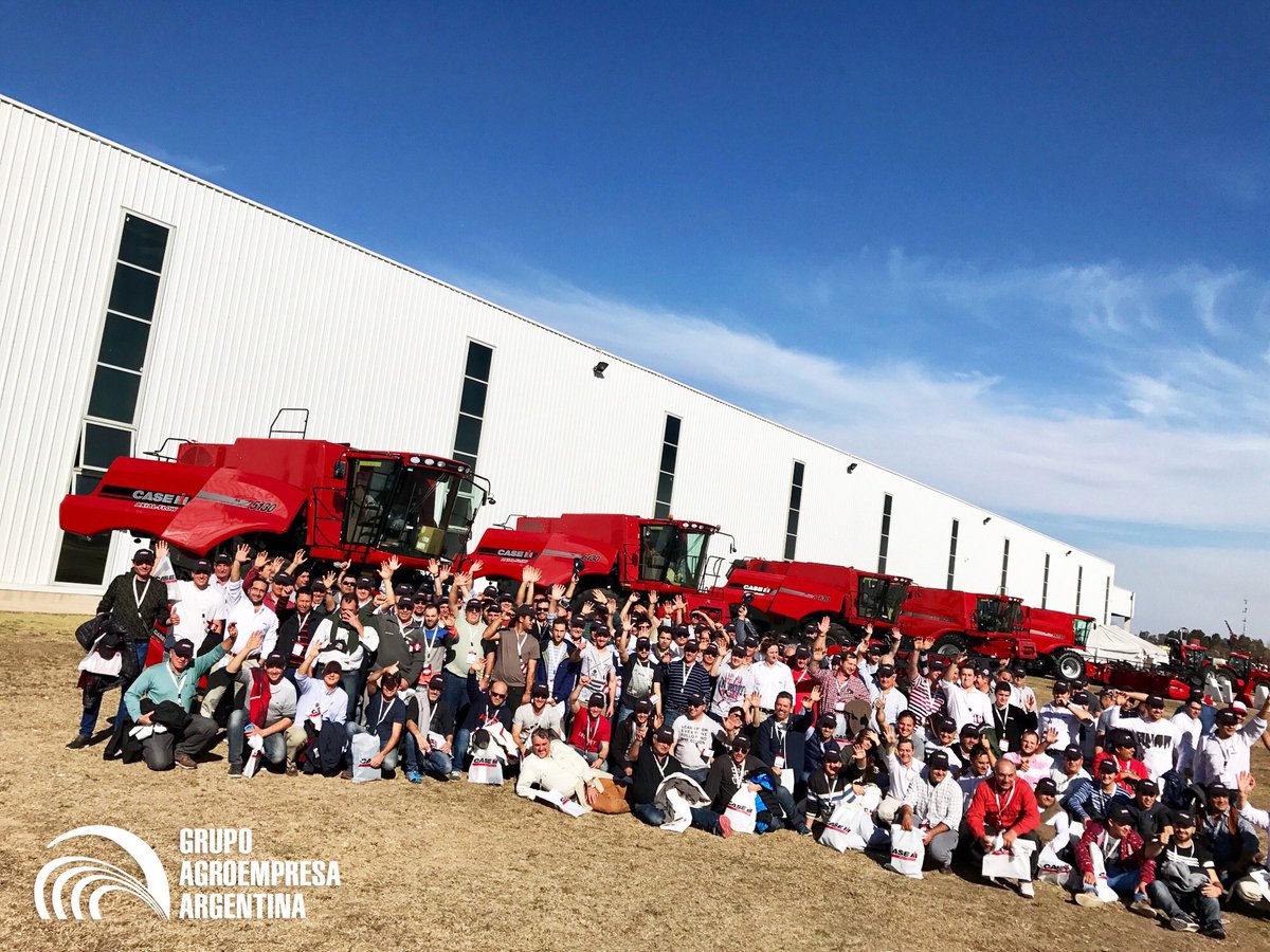 grupoagroempre's tweet photo. En esta excelente jornada, estuvimos presentes en CASE IH Experiencie - 2017, en Córdoba, junto a nuestros clientes. #CaseIHExperience #Case https://t.co/gVF2ydb9Vv