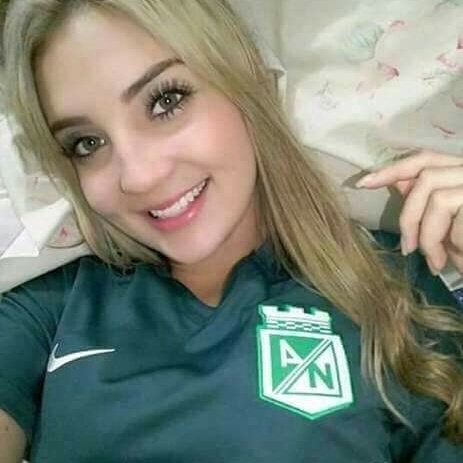 BellaVerdolaga's tweet image. Vamos a resolver esto de una vez como gente civilizada. 🙊

De qué equipo son las más bellas

RT: América de Cali  
❤: Atlético Nacional