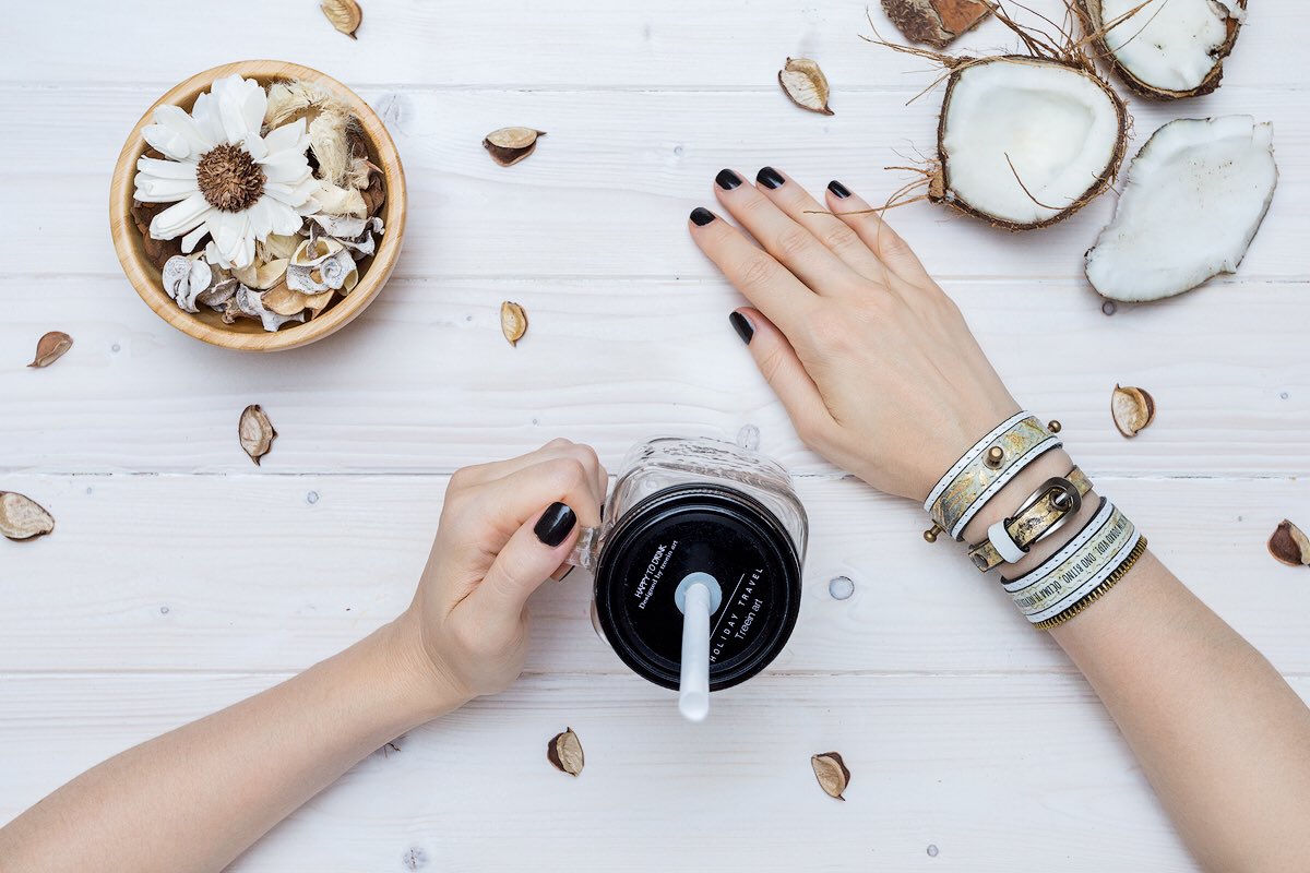 HermanDesign1's tweet photo. "White Gold" leather bracelet 🖤✨ Photo credit @NevenKrcmarek #coconut #detox #healthy #leatherbracelet #Bracelets #Etsy https://t.co/pxOickQtRC