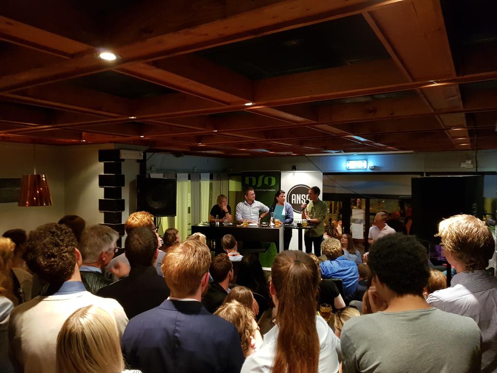 Maria_Mid's tweet photo. Fullt hus og god stemning på #studentnach under #arendalsuka. https://t.co/N32CaZLAzz