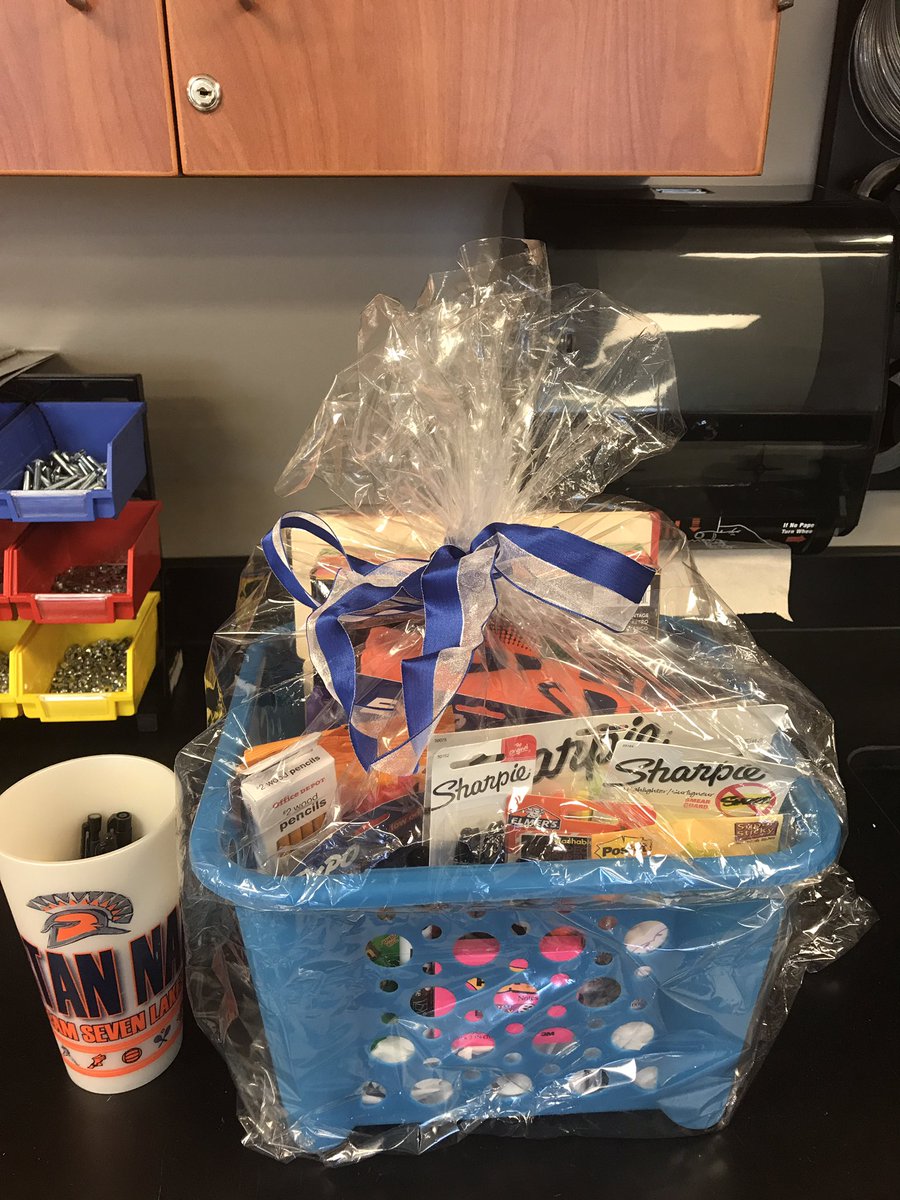 7L_engineering's tweet photo. Wow! TY @SevenLakesPTSA for these awesome prizes & the amazing support you give our Spartan community! Let's roll Sparta! #stayclassySL https://t.co/teIQYbTUsM