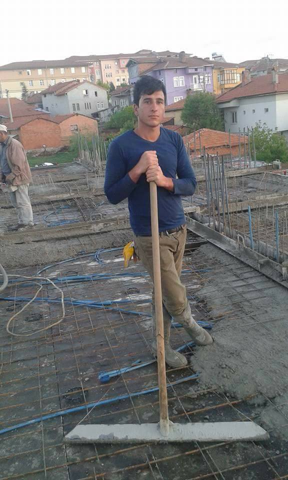 isigmeclisi's tweet photo. Sivas'ta iş cinayeti...
Tünel Kalıp'ta 8.kattan düşen 19 yaşındaki Diyarbakırlı işçi Suat İz yaşamını yitirdi... https://t.co/0IgaCzyj4g