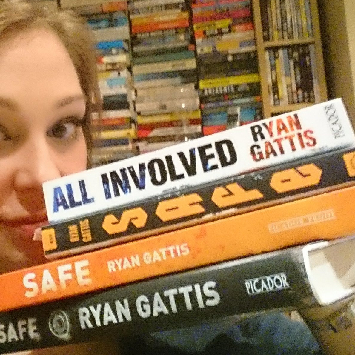 Leilah_Makes's tweet photo. Ooops, I did it again... So good to see you, @Ryan_Gattis! #SafeNovel #AllInvolved #BookNut https://t.co/sRciY1b9mB