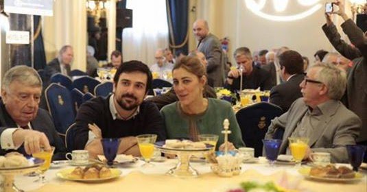 Isidoro_sevilla's tweet photo. Eres pijo, hijo de un corrupto black. Cuando no te paseas por el Ritz, te tomas unas cocacolas o especulas con pisitos.
#LosValoresDePodemos https://t.co/C1IQLLMGeT