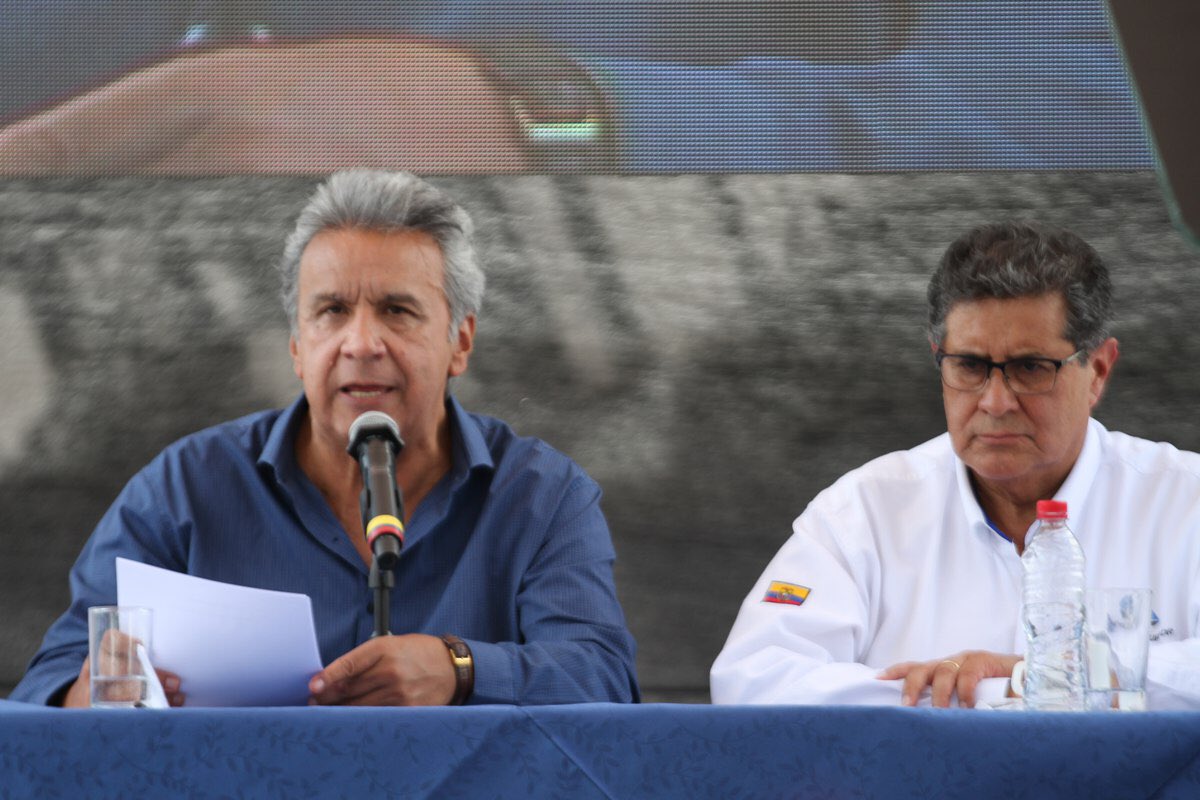 Lenin's tweet photo. Confiamos en los trabajadores honestos, que son muchos más que los que robaron al país. Su trabajo engrandece la Patria. #InformePetroleroEc https://t.co/sAYe0xAbOB