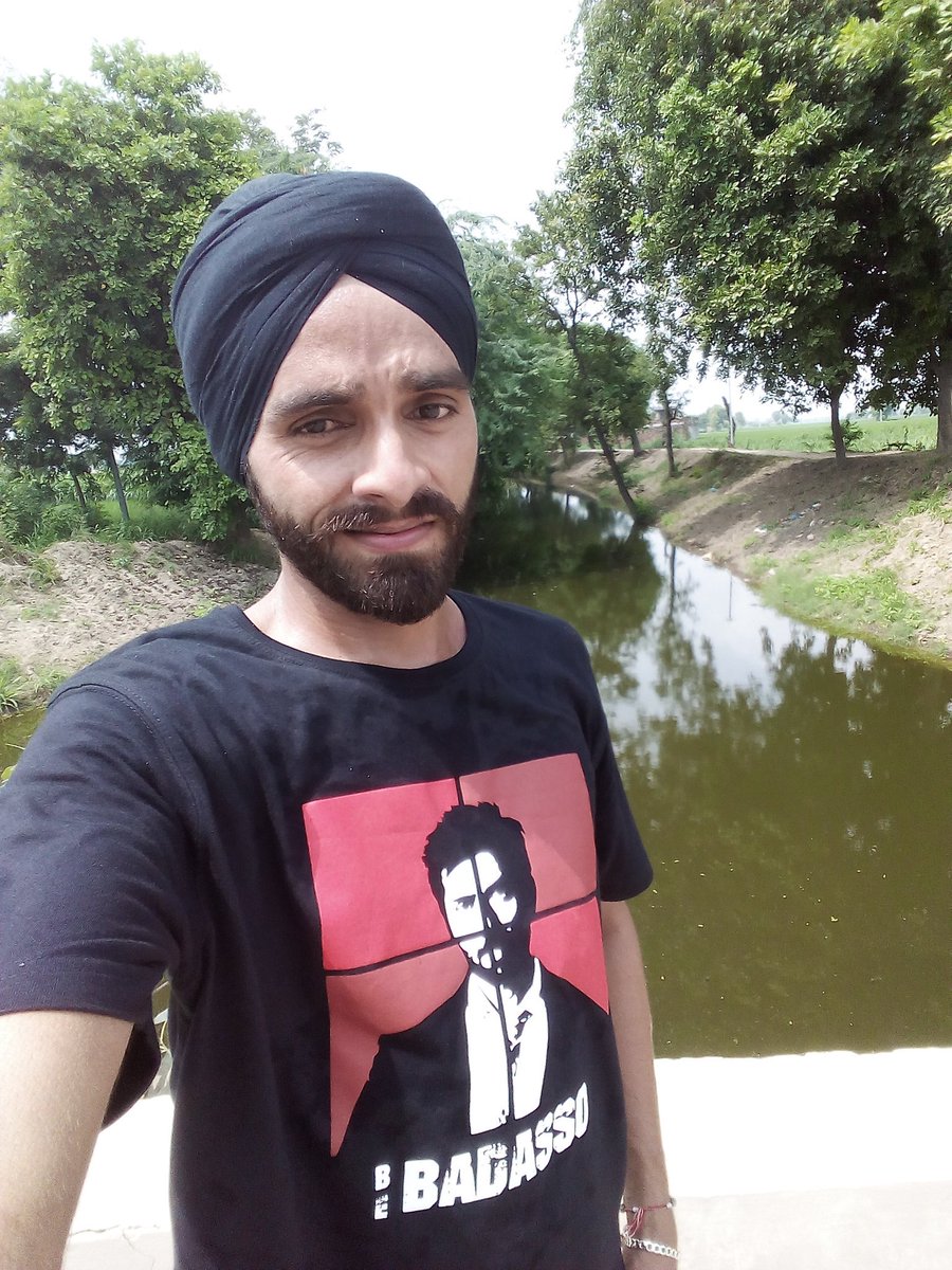 surbhipawan's tweet photo. Hw ws my patriotic day,nothing cld b betr than dis,flaunt dis softy stuff on historic day.@NakuulMehta  @themoochwala,fan of #shivika 💏💏 https://t.co/9J4SbHPngP