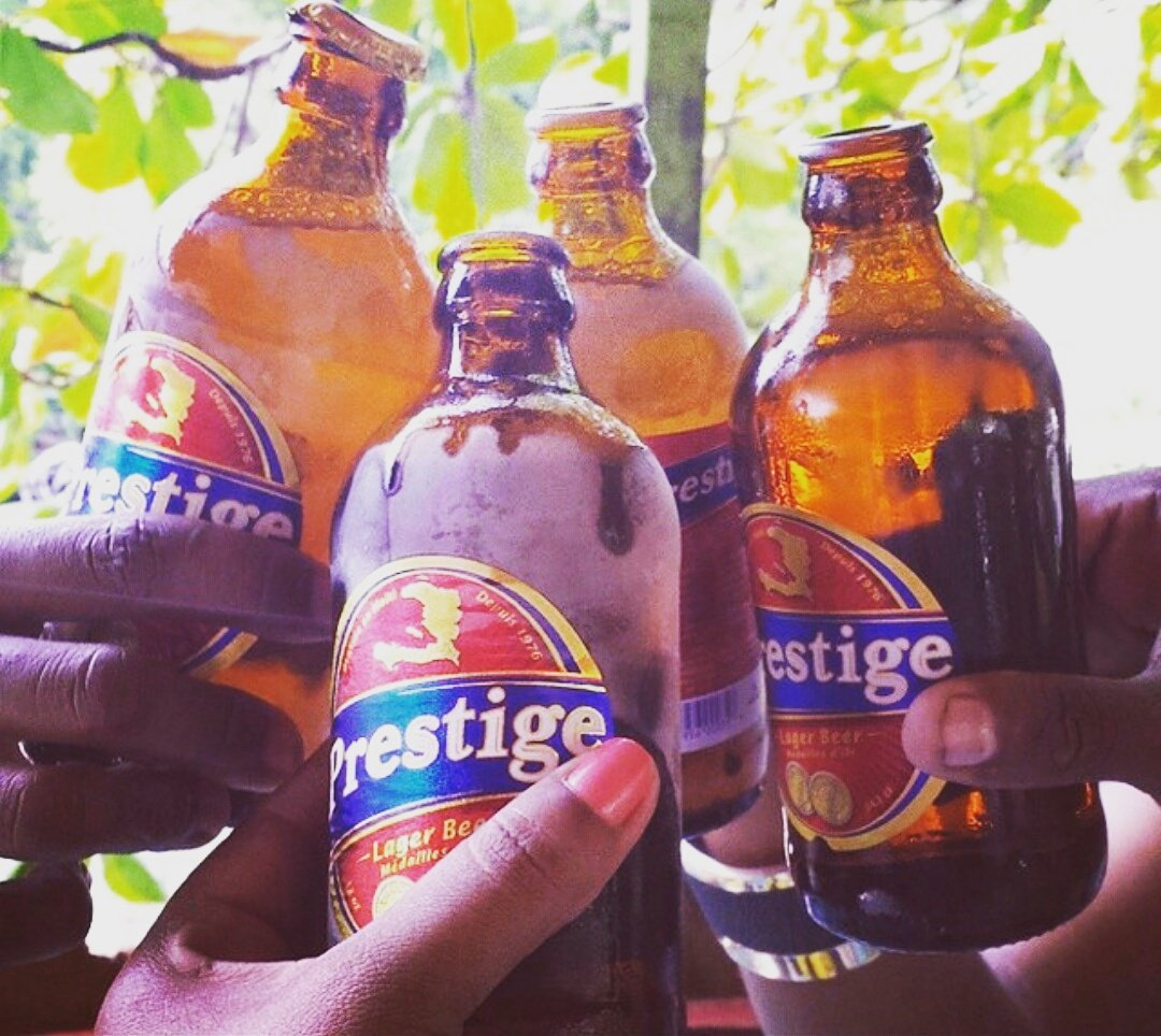 distributeur37's tweet photo. Ou pa egare e'w gen tout sware a devan'w #Prestige #Biere #Distributeur37 https://t.co/Gk2dMCMNu9