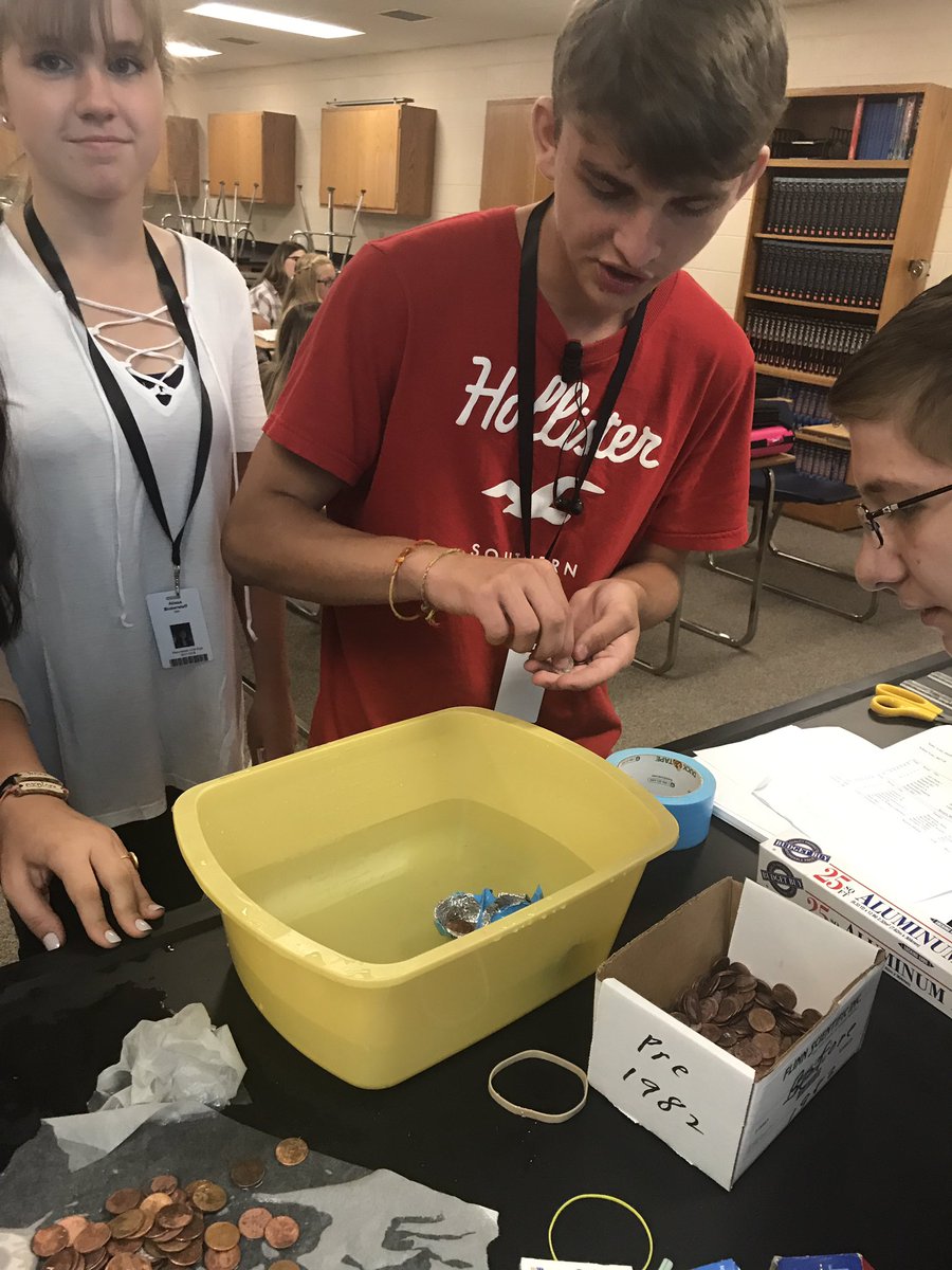 MCS_Chemistry's tweet photo. First day back and jumping right in! #SquireScience https://t.co/MRc5BKbdsd