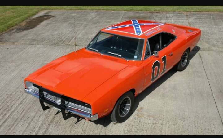 zuletista71's tweet photo. El general Lee, porta la bandera de la Confederación, símbolo de la discordia entre radicales  #Charlottesville https://t.co/EVoMzzaLZ5