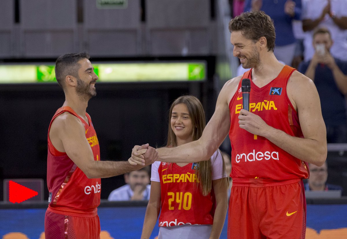 paugasol's tweet photo. Enhorabuena amigo!!!  Es un verdadero placer jugar a tu lado. Siempre en mi equipo. 
#LeyendaNavarro 
#240 #LaBomba 💣 https://t.co/JYcRNgVOG4
