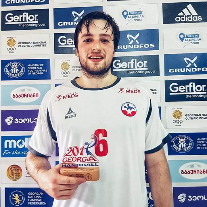 juliosoforest's tweet photo. Con paso a las octavos de final y jugador del partido, mundial de Balonmano U19 Georgia 2017.
Julio Baumann de la Barrera https://t.co/hAtPcdGS3a