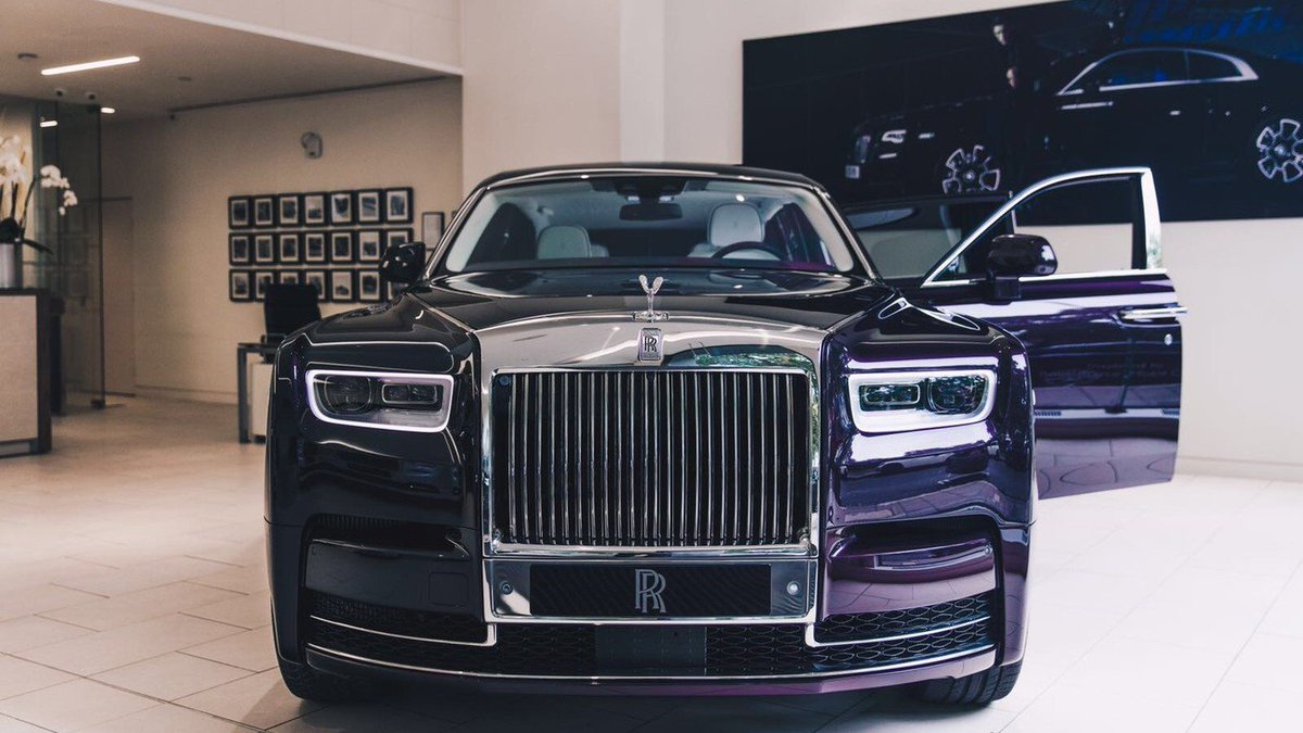 Vehicenter's tweet photo. Conoce el interior de la octava generación del #Rolls-Royce Phantom, con un motor V12 con dos turbocompresores. #Autos #lujos #Vehicenter https://t.co/kDJqJQKoSj