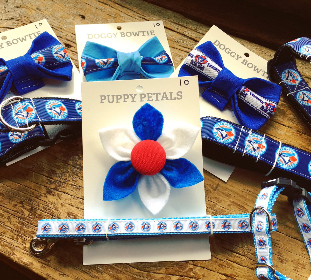MyDogsCafe's tweet photo. Does your dog love #torontobluejays ? We have Blue Jays Bow Ties, Collars, Puppy Petals &amp; Leashes! #mydogscafe #HamOnt #dogcafe #dogsallowed https://t.co/OqCUJCgWG2