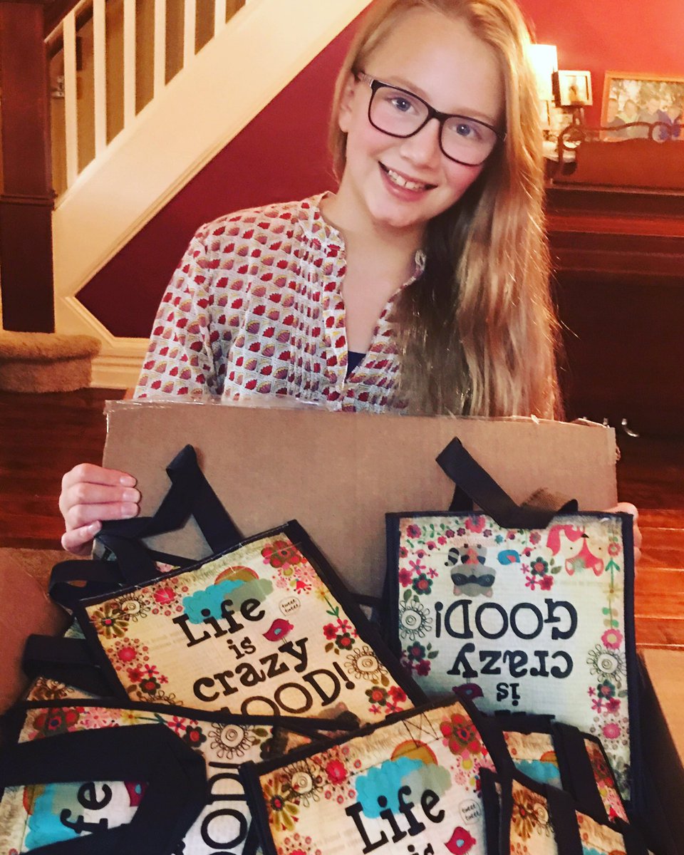 ColorForKids's tweet photo. 🎨Thank you @Natural_Life for helping me share Color!! 🛍 I filled these up and am delivering some tomorrow!! #colorforkids #coloruptheworld https://t.co/IK7Fho4n5Q