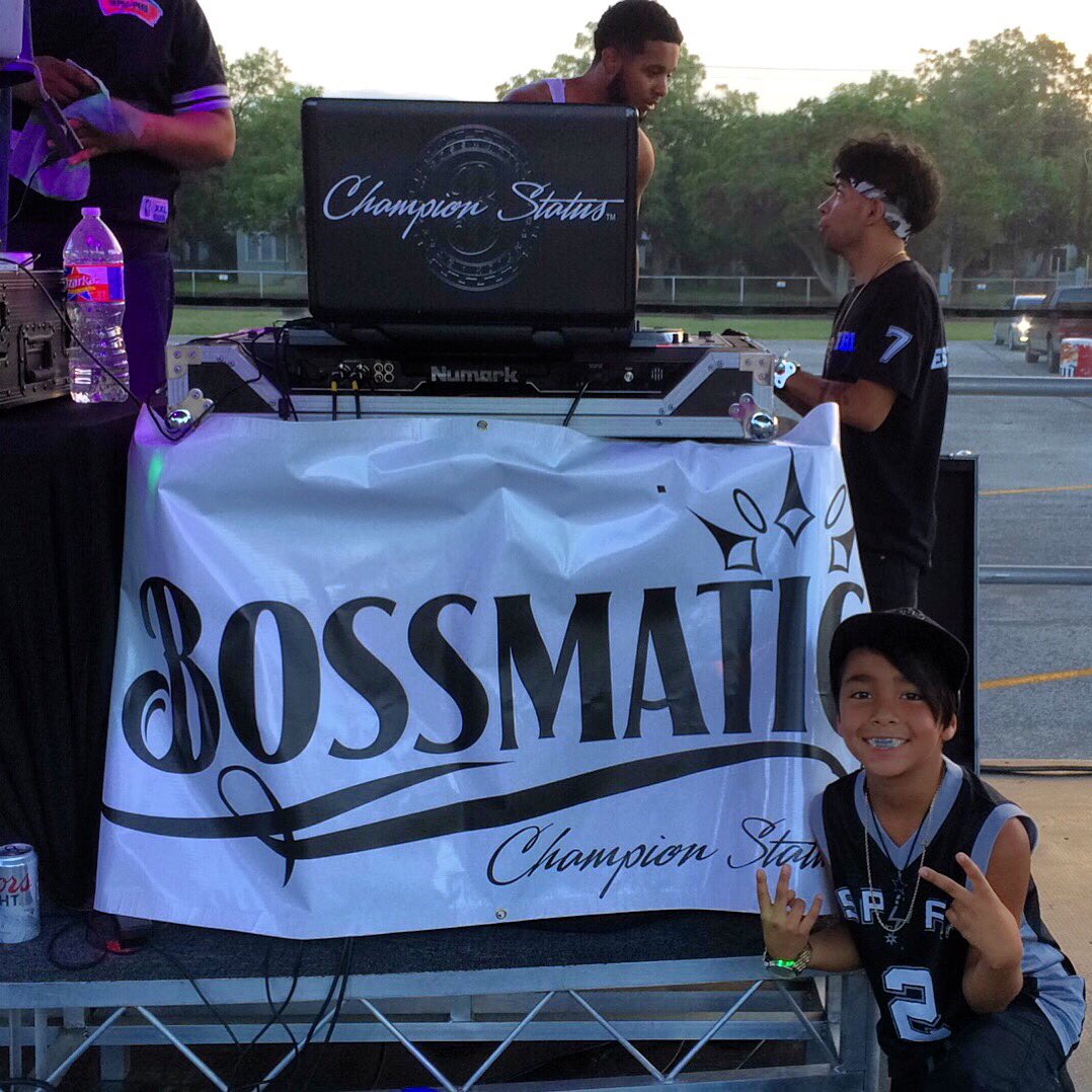 djbossmatic's tweet photo. @djlilx helpin pops with the set up! He did a good job! 💪👍💯 #DjLife #Bossmatic #ChampionStatus https://t.co/Q7Yxo4Ki9n