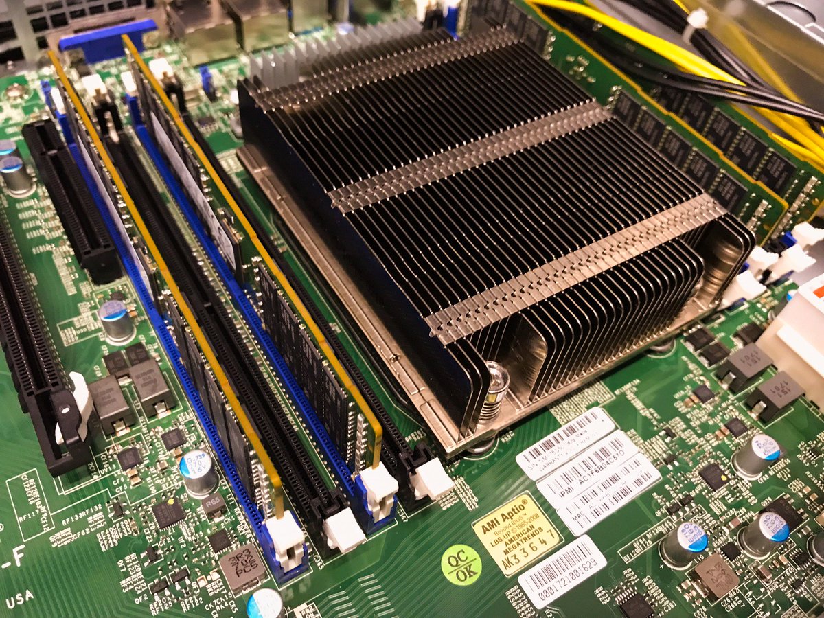 lumaserv's tweet photo. Vergangene Woche wurden mehrere neue #Hostsysteme in Betrieb genommen. Es handelt sich um #leistungsstarke #Supermicro #Systeme. #firstcolo https://t.co/0B7OYAnGeA