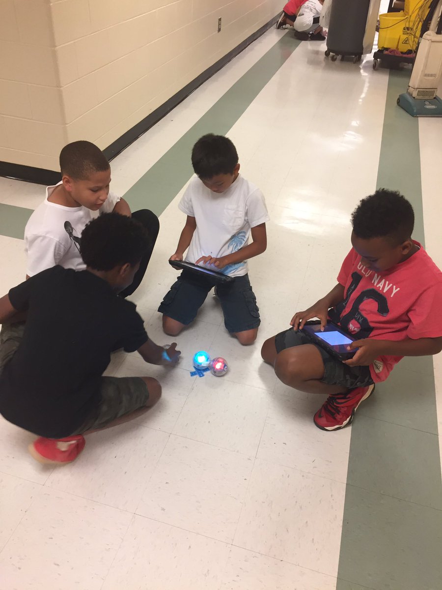 MrWesASP's tweet image. Sphero intro class today for our Baker Ss! Programming with accuracy to land right on the mark! @SpheroEdu @bakerelembears @SteamyBakerBear
