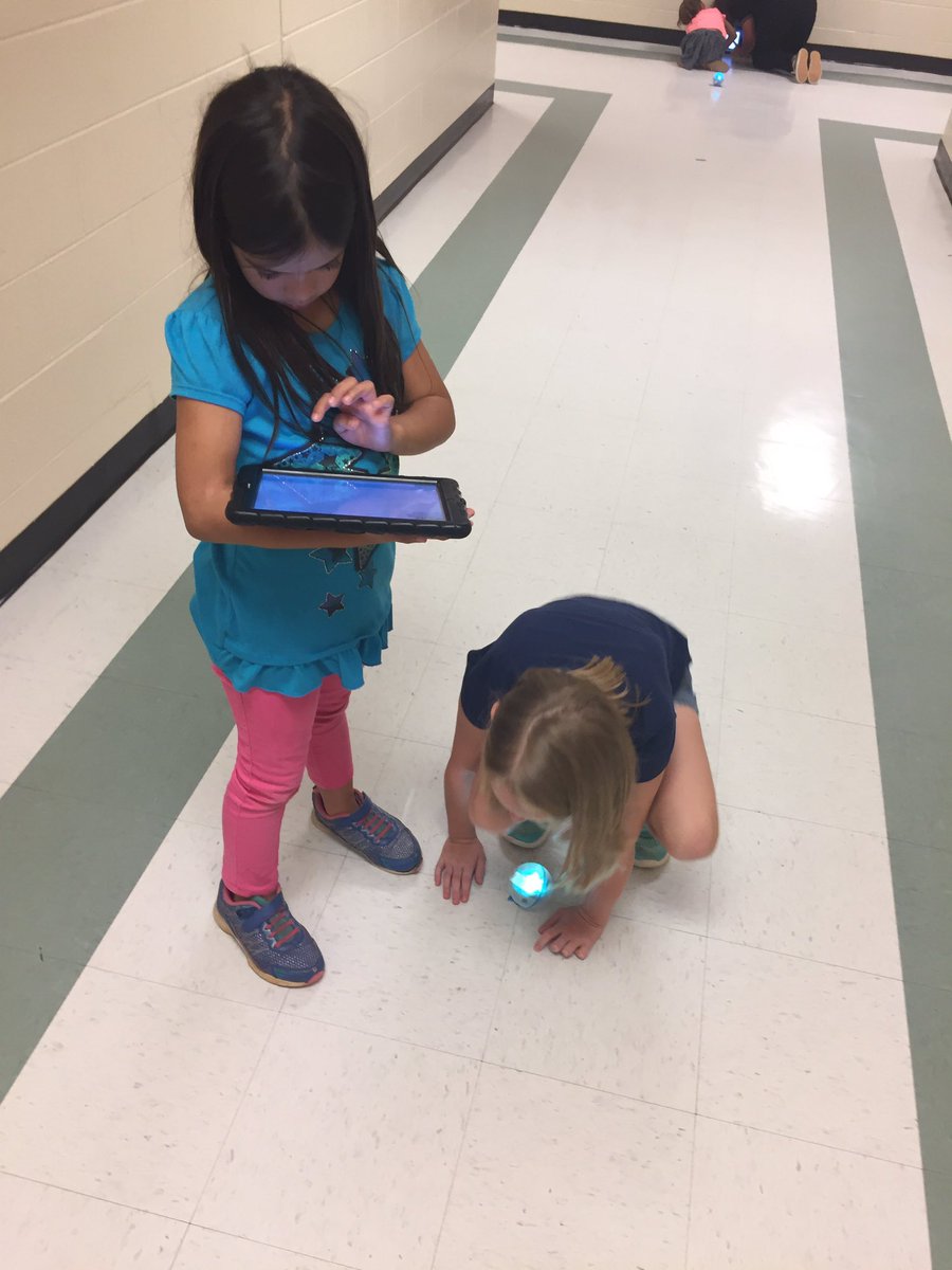MrWesASP's tweet image. Sphero intro class today for our Baker Ss! Programming with accuracy to land right on the mark! @SpheroEdu @bakerelembears @SteamyBakerBear