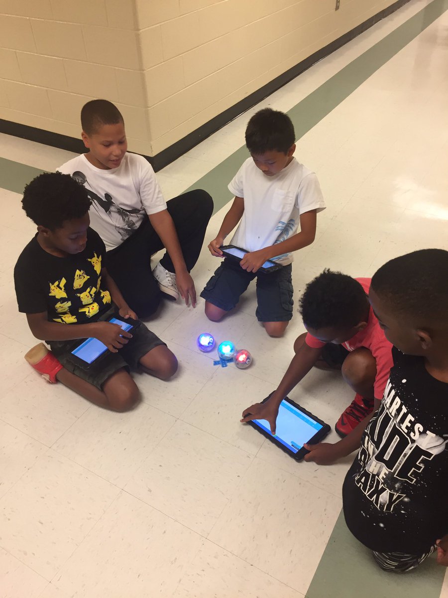 MrWesASP's tweet image. Sphero intro class today for our Baker Ss! Programming with accuracy to land right on the mark! @SpheroEdu @bakerelembears @SteamyBakerBear